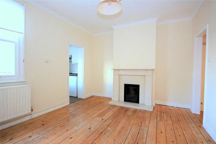1 Bedroom Flat To Rent In Sheendale Road, Richmond, Surrey, TW9