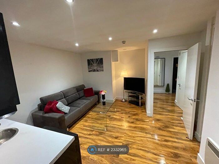 3 Bedroom Flat To Rent In The Lock Building, Manchester, M1