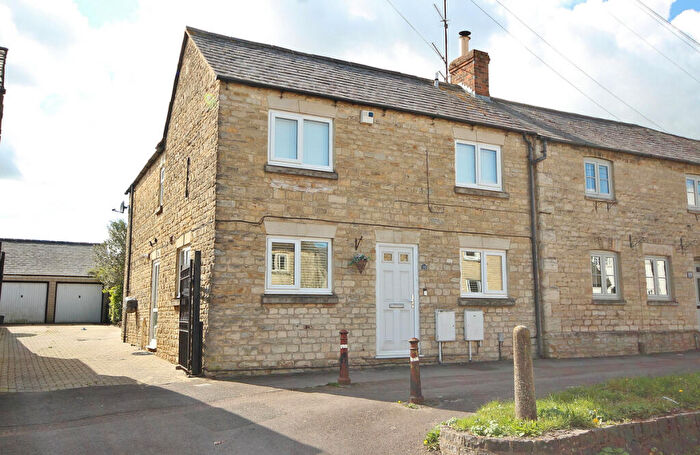 4 Bedroom Cottage For Sale In Newland, Witney, OX28