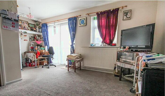 1 Bedroom Flat To Rent In Damsonwood Road, Southall, UB2