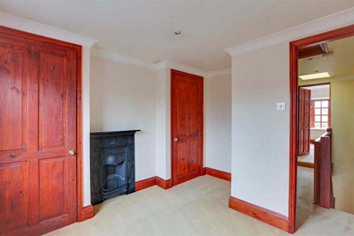 2 Bedroom Cottage To Rent In King Street, Bishop's Stortford, CM23