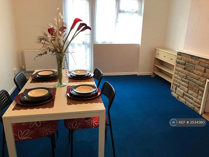 2 Bedroom Flat To Rent In Ightham House, London, SE17