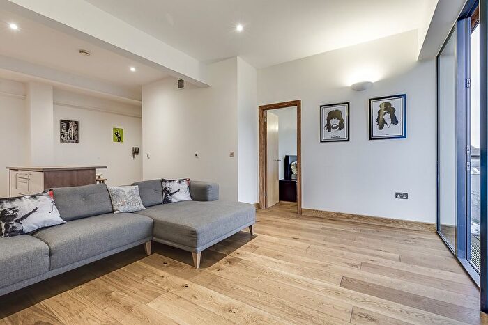 2 Bedroom Flat To Rent In Roach Road, London, E3