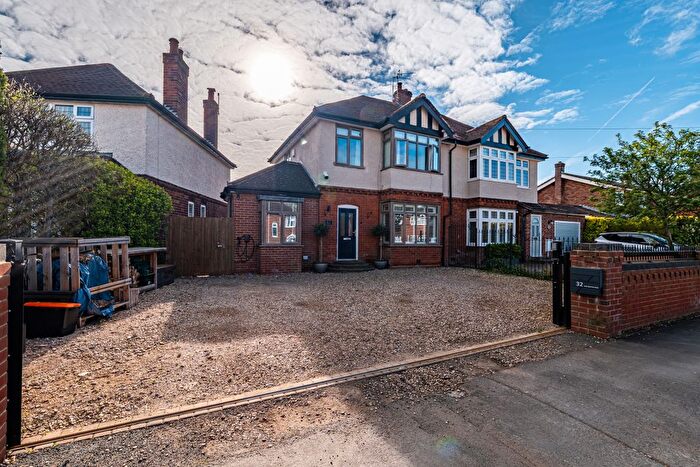 4 Bedroom Semi Detached House For Sale In New Beacon Road, Grantham, Lincolnshire, NG31