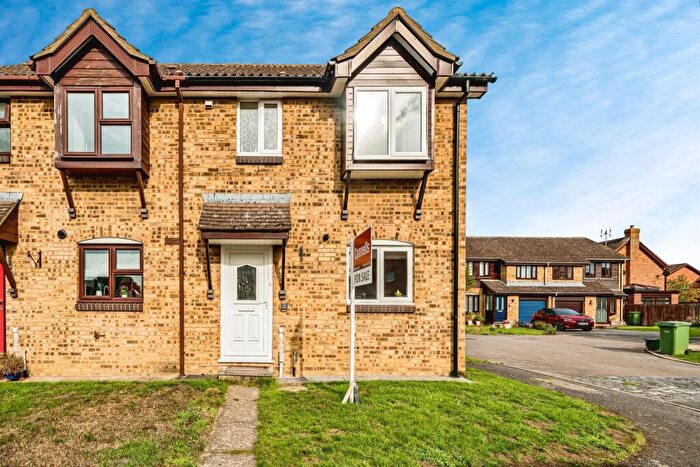 3 Bedroom Semi-Detached House For Sale In Vane Road, Thame, OX9