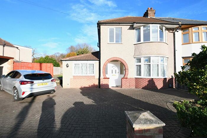 4 Bedroom Semi-Detached House To Rent In Merewood Road, Bexleyheath, DA7