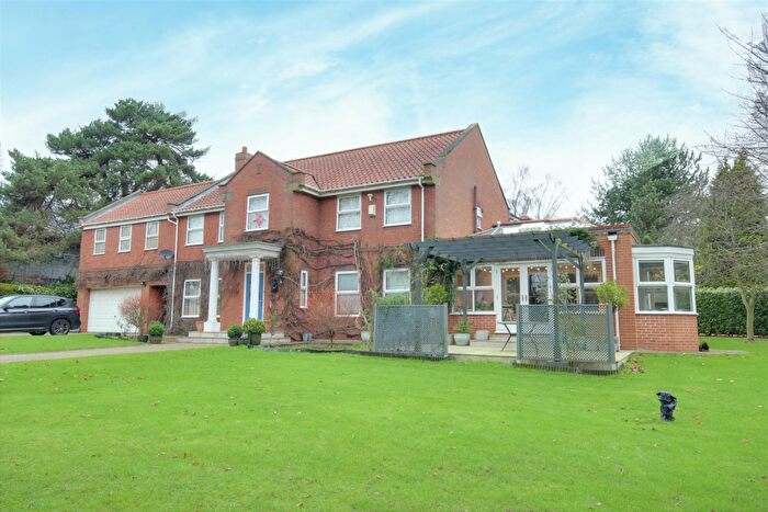 5 Bedroom Detached House For Sale In Tranby Lane, Swanland, HU14