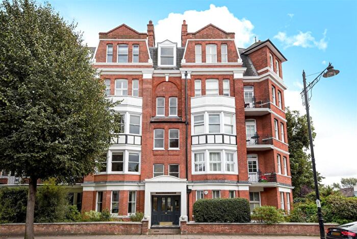 3 Bedroom Flat For Sale In Castelnau, Barnes, London, SW13