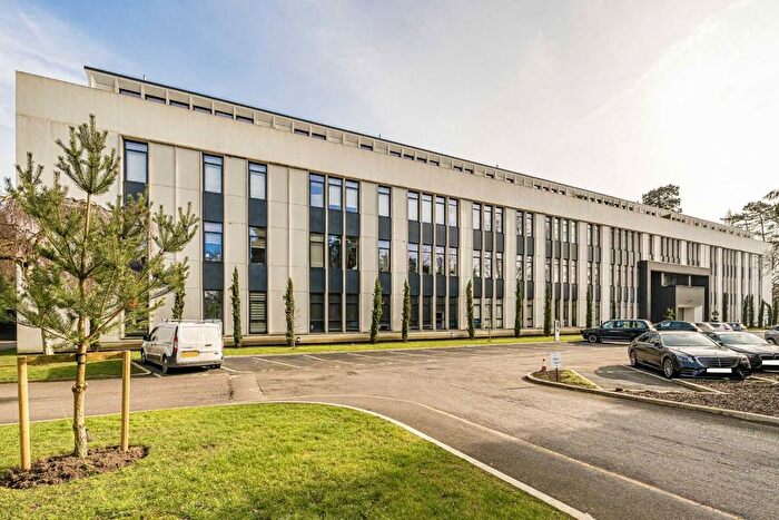 2 Bedroom Flat To Rent In Littleworth Road, Esher, KT10