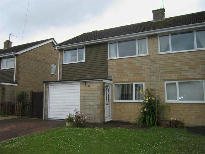 3 Bedroom Semi-Detached House To Rent In Aldsworth Close, Fairford, GL7