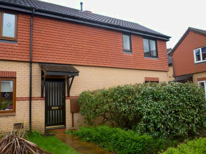 3 Bedroom House To Rent In Pettingrew Close, Walnut Tree, Milton Keynes, MK7