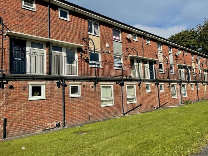 3 Bedroom Maisonette To Rent In Albert Street, Royton, OL2
