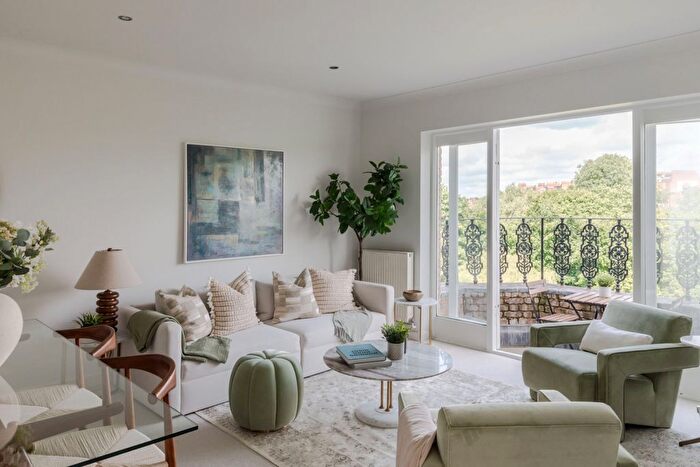 3 Bedroom Flat For Sale In Sutherland Avenue, London, W9