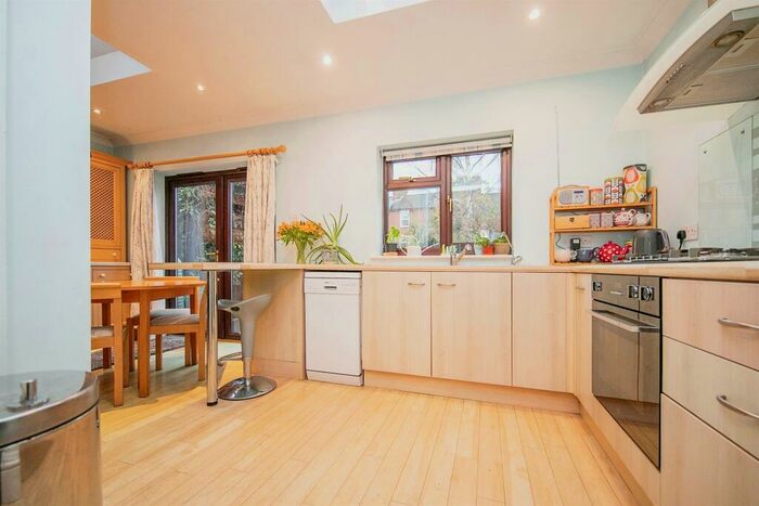 3 Bedroom Detached House For Sale In Tuddenham Avenue, Ipswich, IP4