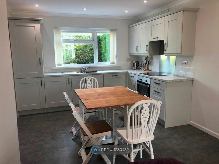 3 Bedroom Detached House To Rent In Holyland Drive, Pembroke SA71