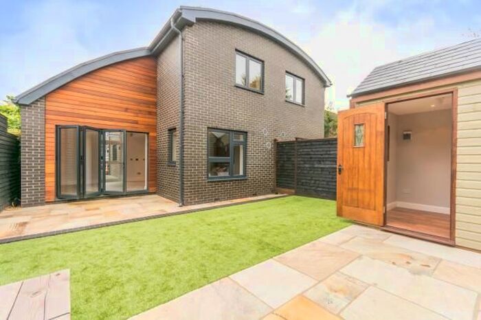 3 Bedroom Terraced House To Rent In Cobham Road, Walthamstow E17