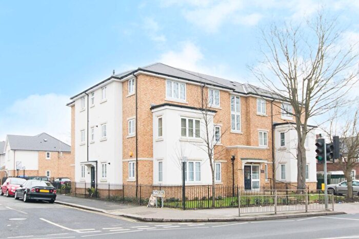 2 Bedroom Flat To Rent In High Road, Harrow Weald, Harrow, HA3