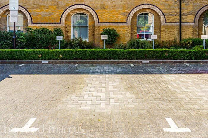 2 Bedroom Flat For Sale In Chambers Park Hill, London, SW20
