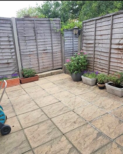 2 Bedroom Apartment To Rent In Buckingham Road, London, N22