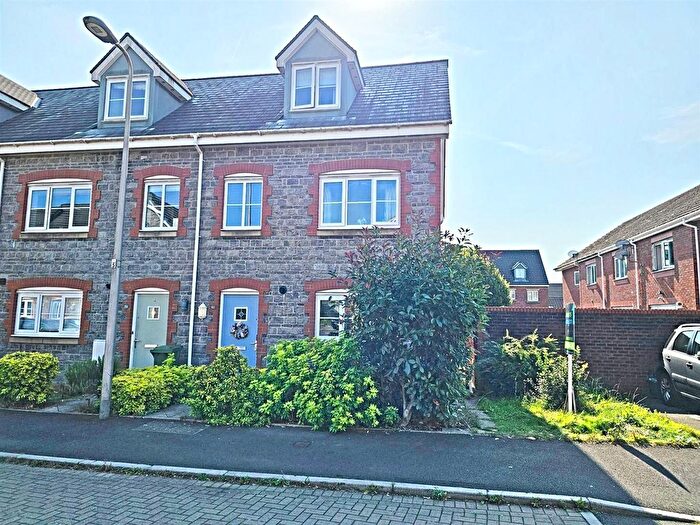 3 Bedroom Town House For Sale In Heol Gruffydd, Rhydyfelin, Pontypridd, CF37