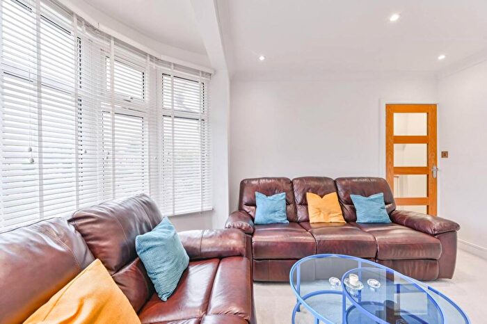 2 Bedroom Maisonette For Sale In Braemar Avenue, Neasden, London, NW10