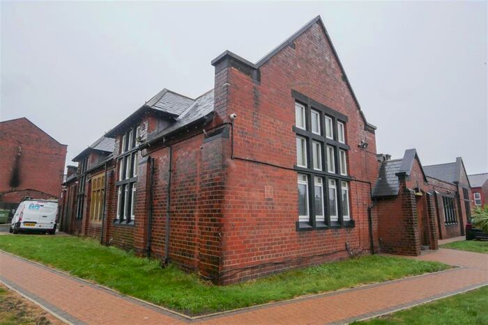 2 Bedroom Ground Flat To Rent In Armley Lodge Road, Armley, LS12