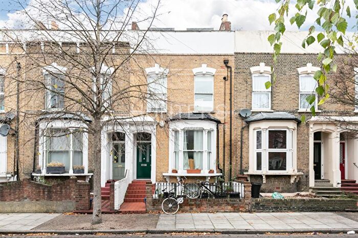 2 Bedroom Maisonette To Rent In Narford Road, London, E5