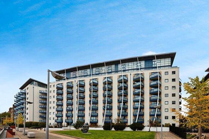 2 Bedroom Apartment For Sale In Newton Place, London, E14