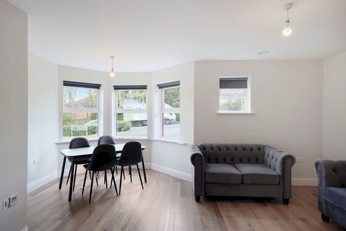 2 Bedroom Flat To Rent In Egham Hill, Egham, TW20