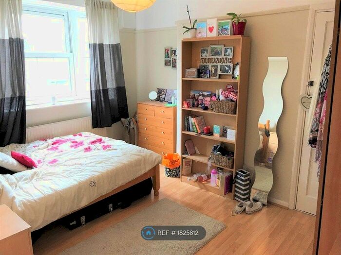 4 Bedroom Flat To Rent In Langham House, Clapham Common, SW4