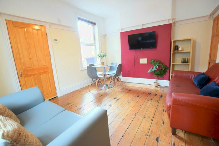 1 Bedroom Terraced House To Rent In Sibthorp Street - Student House Share - /, LN5