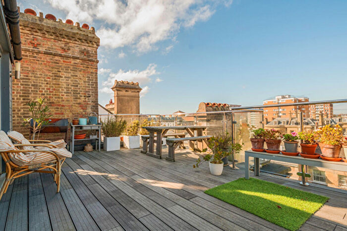 2 Bedroom Flat For Sale In First Avenue, Hove, BN3