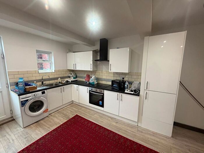 4 Bedroom Flat To Rent In Abbeydale Road, Sheffield, S7
