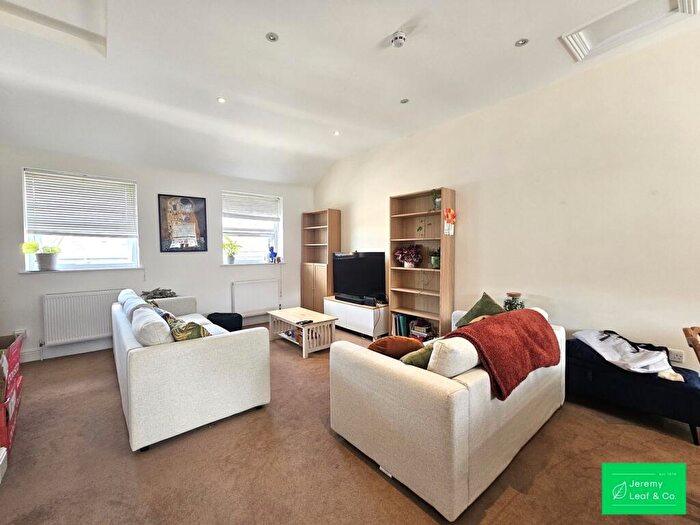 2 Bedroom Flat To Rent In Bedford Road, East Finchley, N2