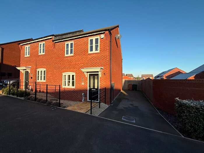 3 Bedroom Semi-Detached House To Rent In Stirling Road, Woodville, DE11