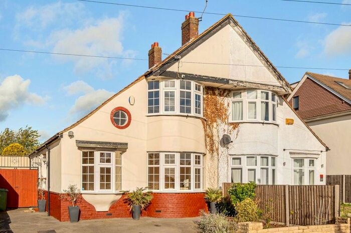 3 Bedroom Semi-Detached House To Rent In Broad Walk, London, SE3