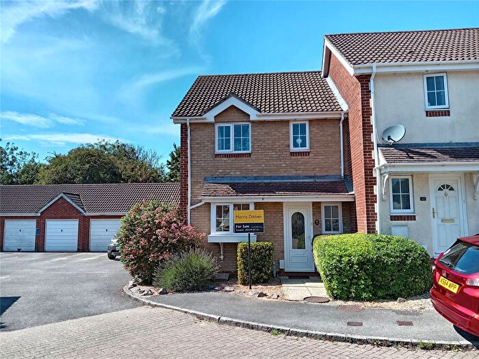 3 Bedroom End Of Terrace House For Sale In Goldcrest Close, Waterlooville, Hampshire, PO8