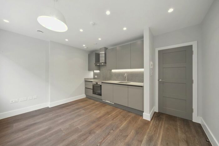 1 Bedroom Flat To Rent In Shorts Gardens, London, WC2H
