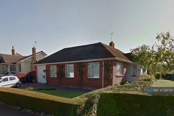 4 Bedroom Bungalow To Rent In Withycombe Park Drive, Exmouth, EX8