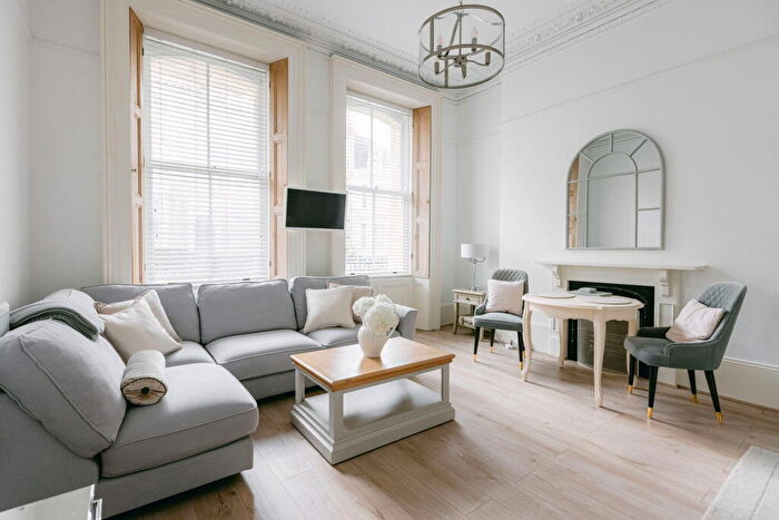2 Bedroom Flat For Sale In Plymouth Hoe, PL1