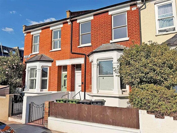 1 Bedroom Flat For Sale In Rylett Crescent, Shepherds Bush, W12