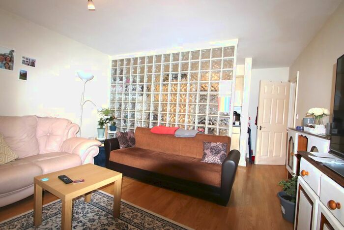 2 Bedroom Flat To Rent In Fore Street, Edmonton, N9
