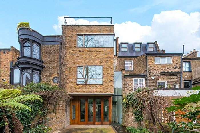 6 Bedroom Terraced House For Sale In Frithville Gardens, Shepherds Bush, London, W12