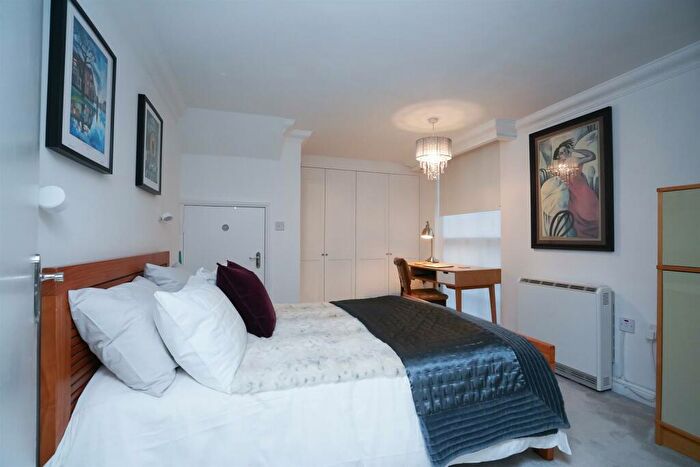 2 Bedroom Duplex For Sale In Leam Terrace, Leamington Spa, CV31