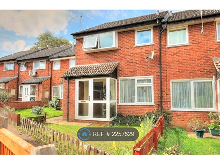 3 Bedroom Semi-Detached House To Rent In Holworthy Road, Norwich, NR5