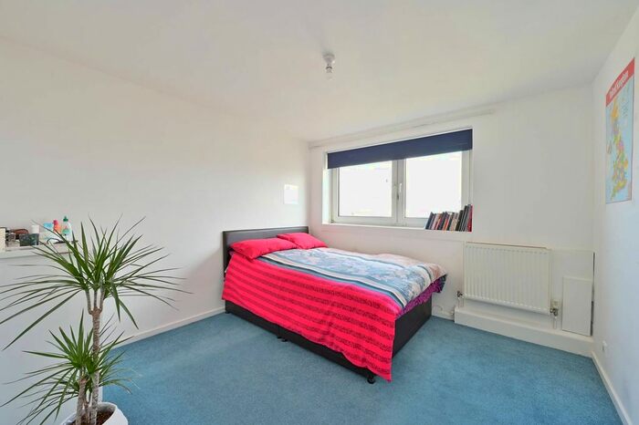 1 Bedroom Flat To Rent In Tunworth Crescent, Roehampton, London, SW15