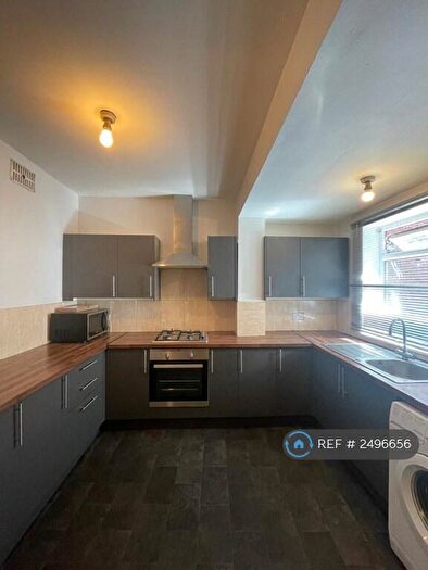 4 Bedroom Semi-Detached House To Rent In Jarrow Road, Sheffield, S11