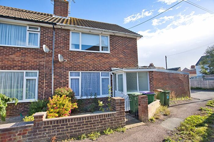 2 Bedroom End Of Terrace House For Sale In Tolsford Close, Folkestone, Kent, CT19