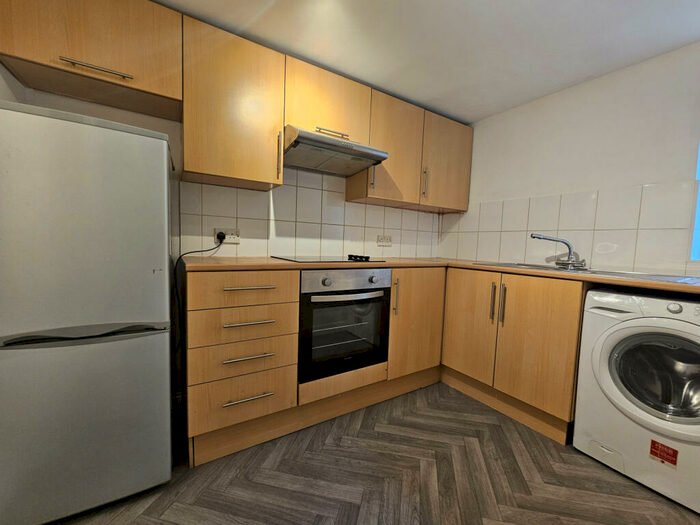 1 Bedroom Flat To Rent In Royal Park Terace, Leeds, LS6
