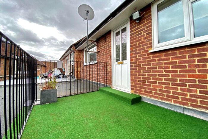 2 Bedroom Maisonette To Rent In Burnham High Street, SL1